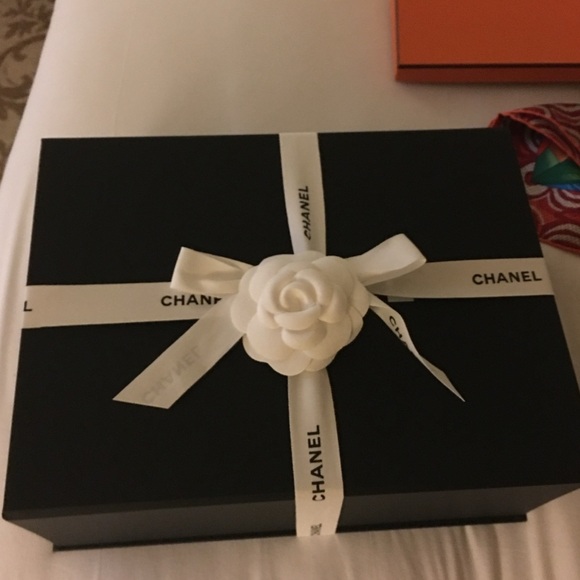 Coming soon… Chanel Classic lambskin - Picture 2 of 3